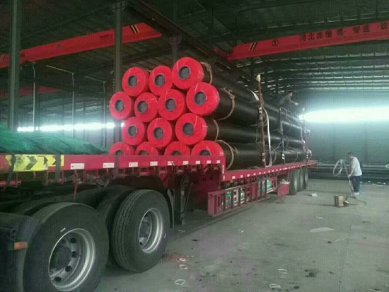 **濮陽市聚氨酯保溫管道：為城市溫暖護航**

在濮陽市的每一個角落，都有一種不可或缺的建筑材料默默守護著城市的溫暖——那就是聚氨酯保溫管道。這種看似普通的管道，實則蘊含著科技的智慧和品質的保證，為城市的繁榮發展注入了源源不斷的動力。

聚氨酯保溫管道以其卓越的保溫性能和耐用性，在濮陽市的各類建筑項目中得到了廣泛應用。無論是居民樓、商業綜合體還是工業廠房，都離不開它的身影。這種管道采用先進的聚氨酯材料制成，能夠有效減少熱量損失，提高能源利用效率，為城市的節能減排事業作出了積極貢獻。

在濮陽市的冬季，聚氨酯保溫管道更是發揮著不可替代的作用。它能夠有效抵御嚴寒的侵襲，保證管道內的介質溫度穩定，為居民提供舒適的居住環境。同時，其優異的耐腐蝕性能也確保了管道的長期穩定運行，減少了維護成本和時間。

除了保溫性能外，聚氨酯保溫管道還具有良好的環保性能。它采用環保材料制成，無毒無味，不會對環境造成污染。在生產和安裝過程中，也嚴格遵守環保法規，確保每一根管道都符合環保標準。

濮陽市的聚氨酯保溫管道，不僅是城市建設的得力助手，更是城市溫暖的守護者。它以其卓越的性能和品質，贏得了廣大用戶的信賴和好評。在未來的日子里，它將繼續為濮陽市的繁榮發展貢獻自己的力量，為城市的溫暖護航。